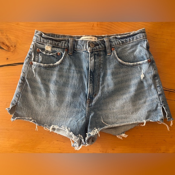 Abercrombie & Fitch The Mom High Rise Jean Denim Distressed Shorts 30”" Size 10 - Picture 1 of 4